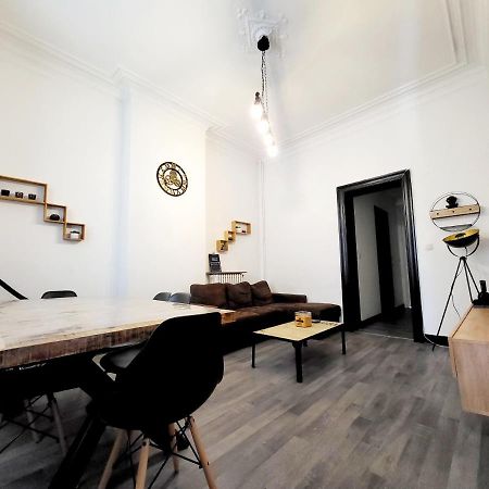 Private Room In Center Of Charleroi Kültér fotó